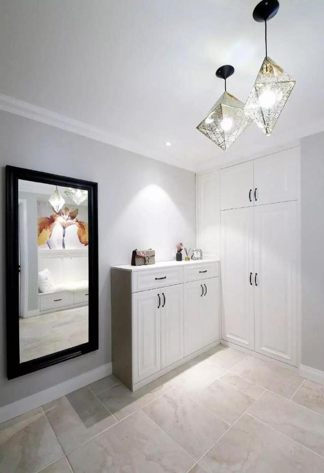 125㎡的四室一厅装修案例,纯白色极简家居