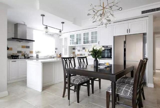 125㎡的四室一厅装修案例,纯白色极简家居